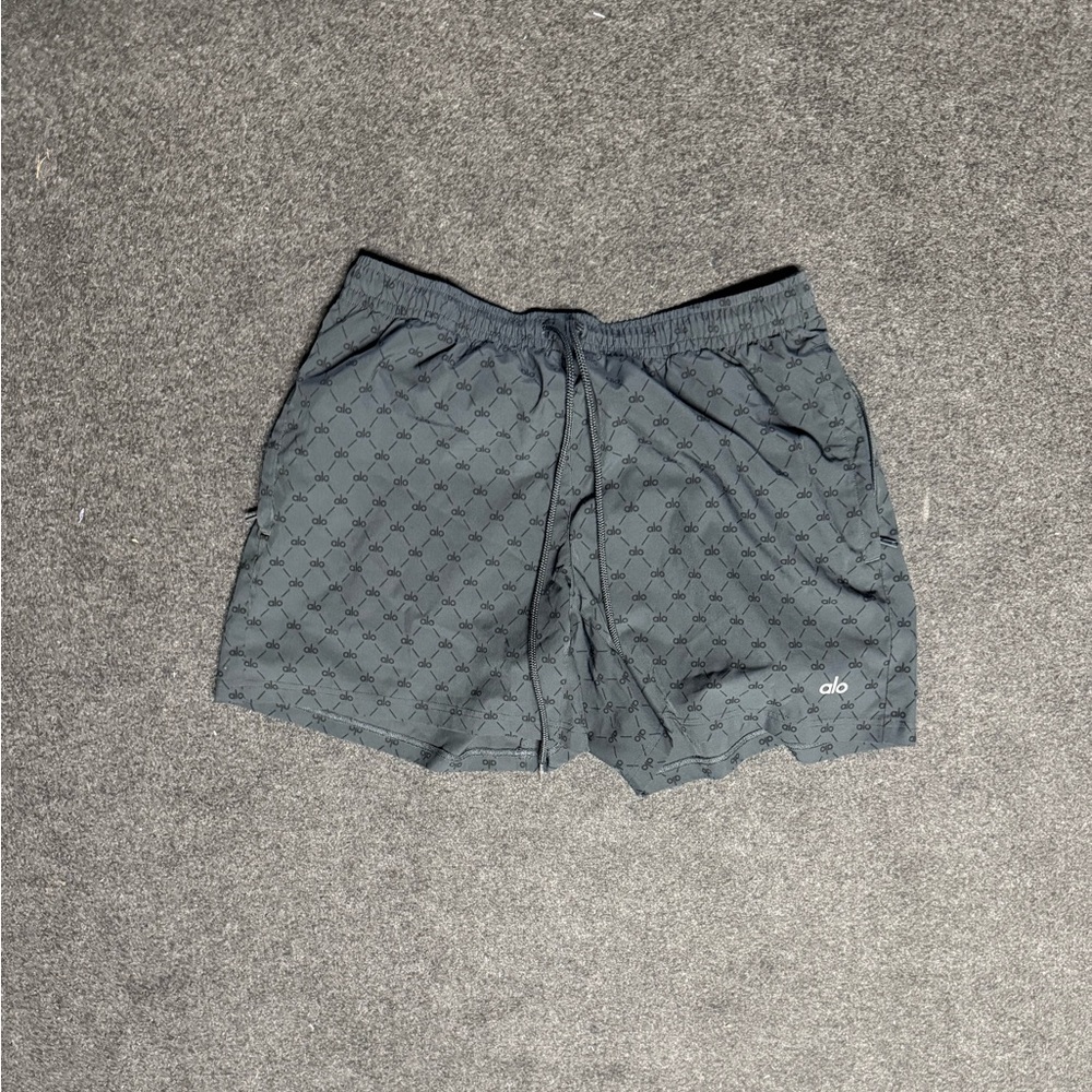 Alo 5’ Diamond Circuit Short